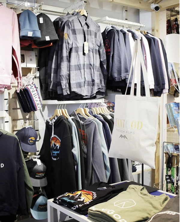 Agencement de boutique souvenir et textile pour le magasin Valetmont à La Clusaz