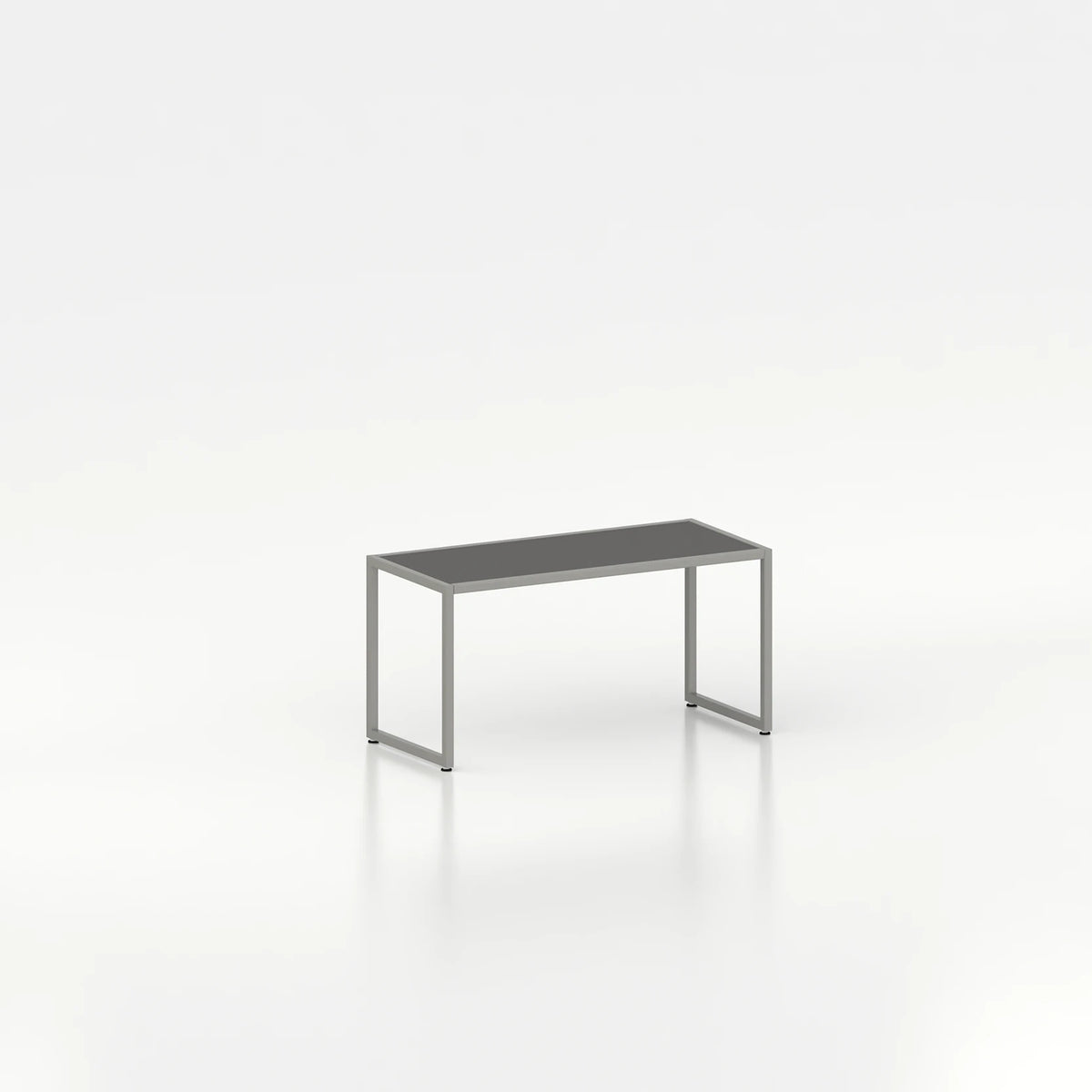 Banc d'exposition d'agencement avec cadre en acier — plateau bois noir et structure coloris gris