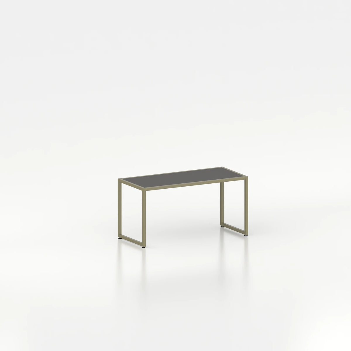 Banc d'exposition d'agencement avec cadre en acier — plateau bois noir et structure coloris vert