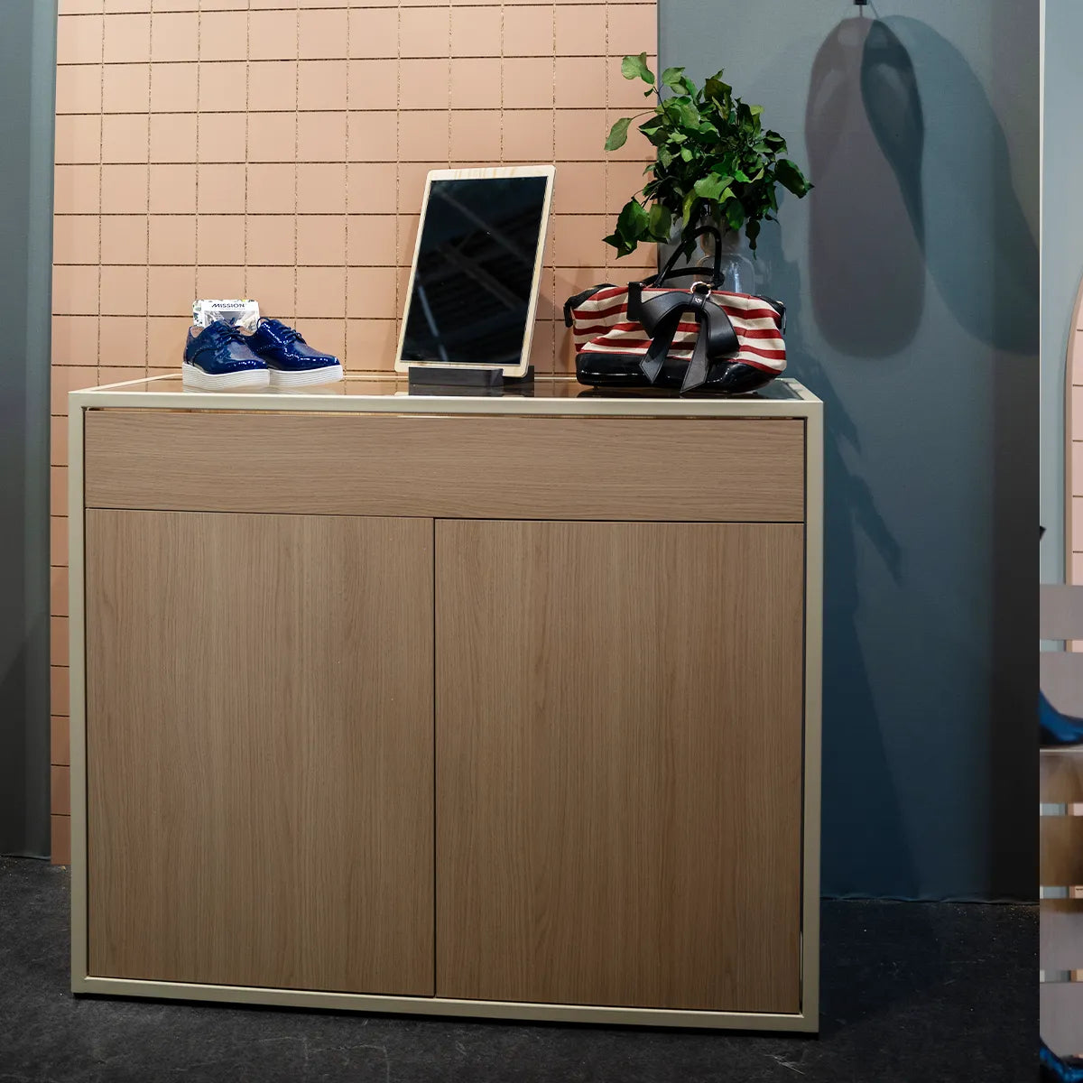 Cadre en acier pour meuble vitrine