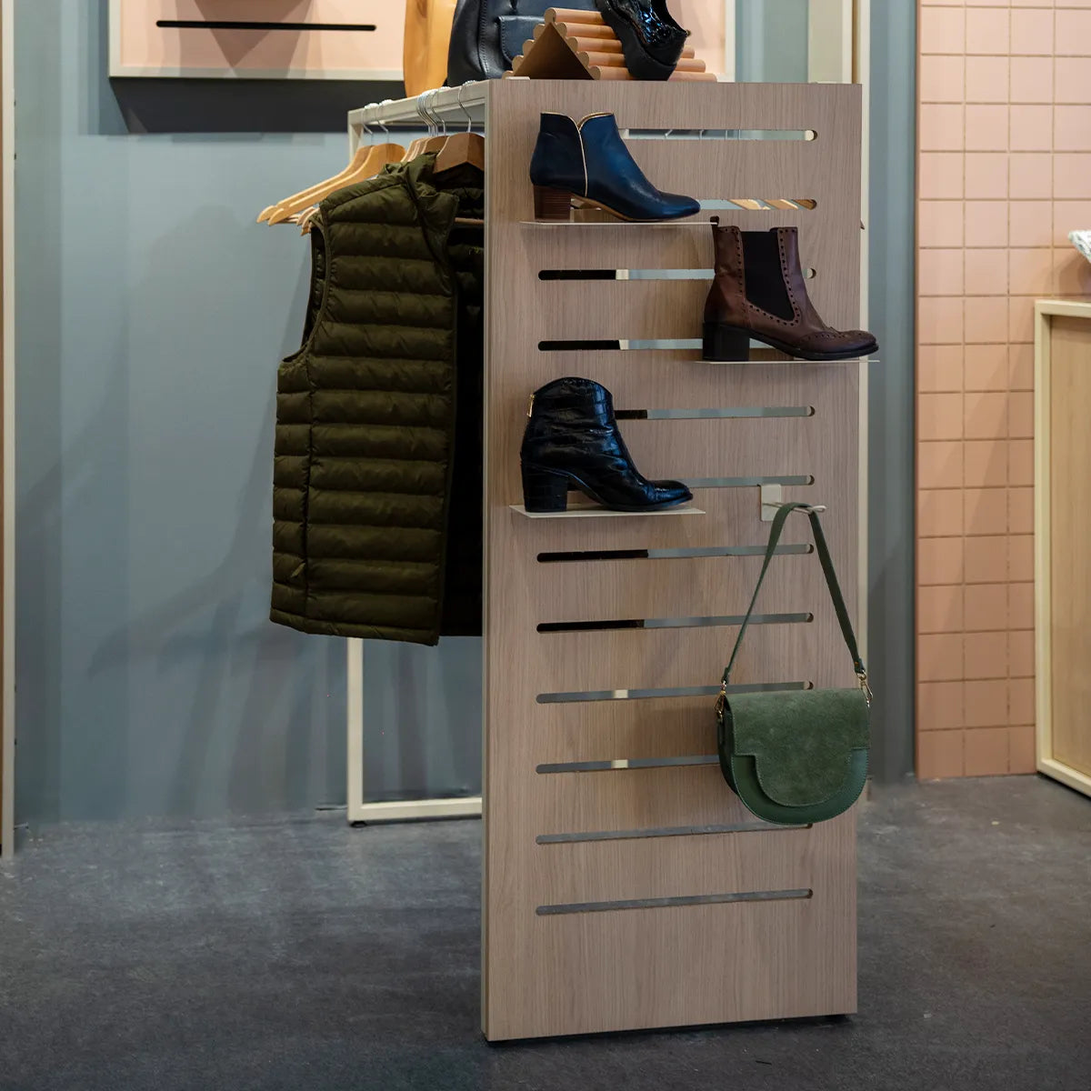 Cadre penderie Slatwall mural pour panneau rainuré