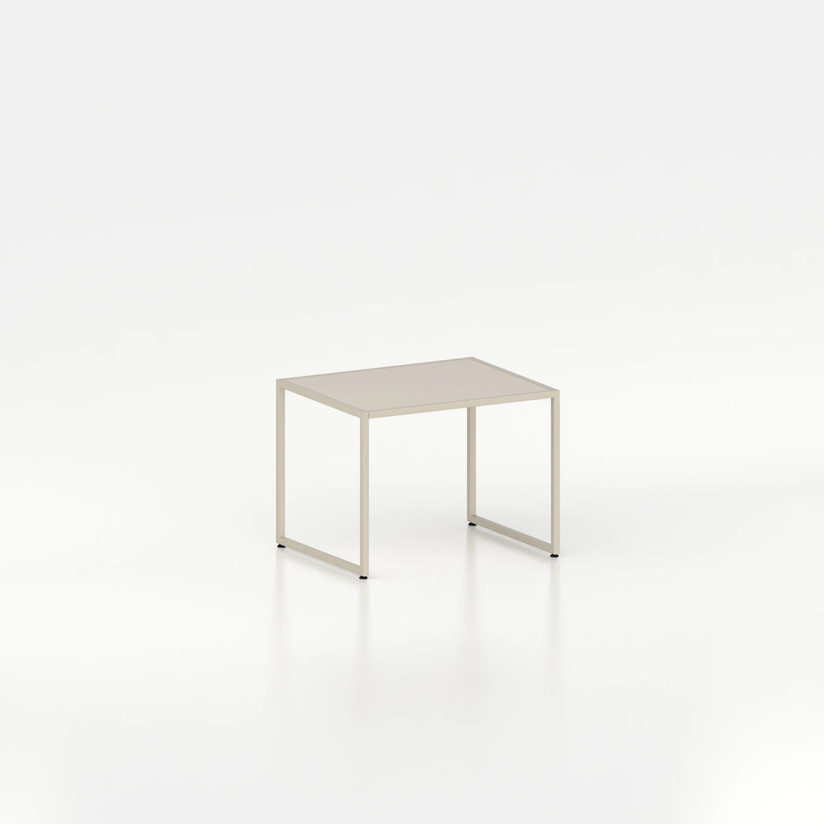 Table intermédiaire d'exposition avec cadre en acier — plateau bois beige et structure coloris beige